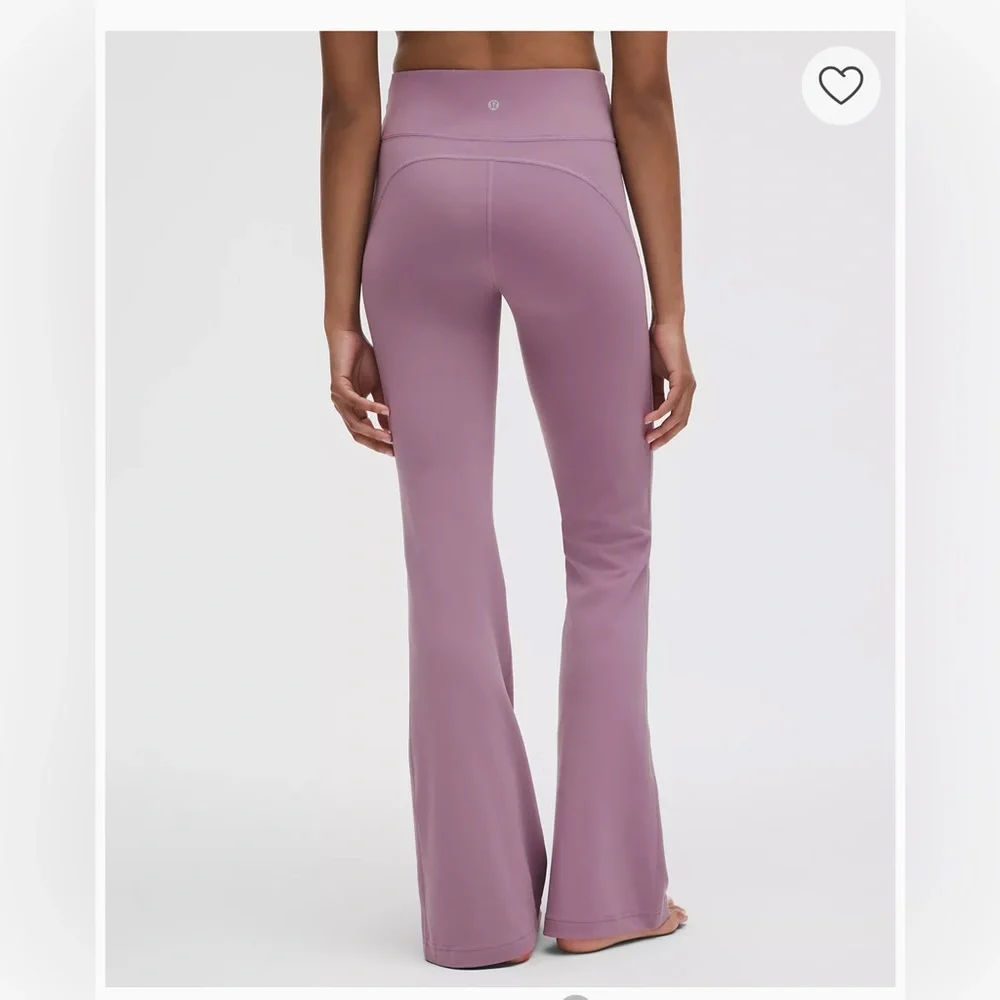 LULULEMON Groove Nulu Super-High-Rise Flared Pant
Regular SIZE 6 square dot - Picture 2 of 10